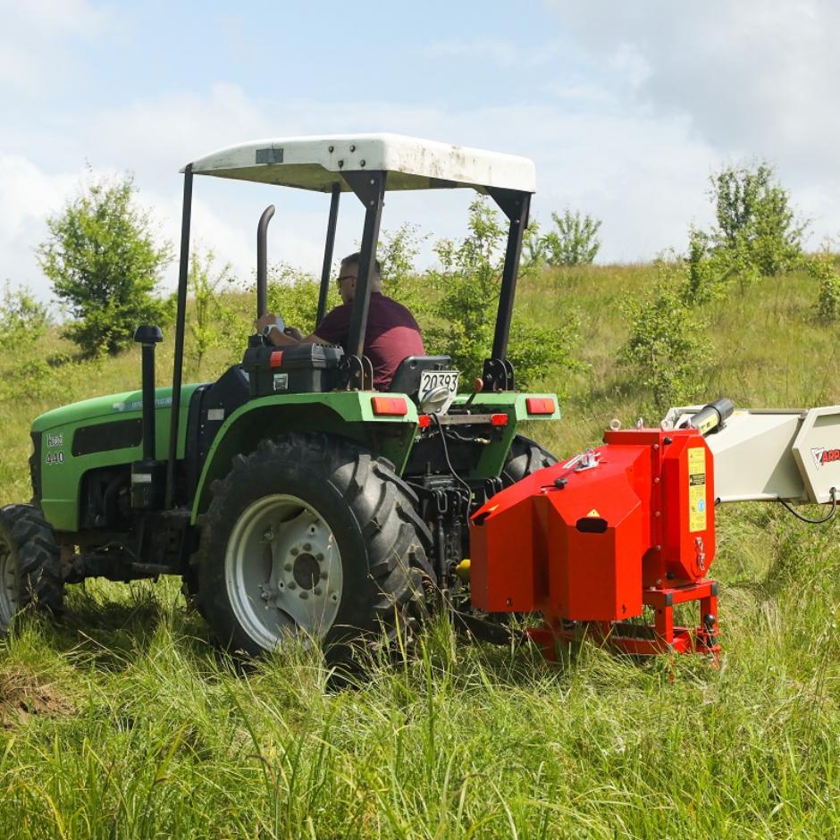 ARPAL PRO AM-120TR — Tractor-Mounted Branch Logger